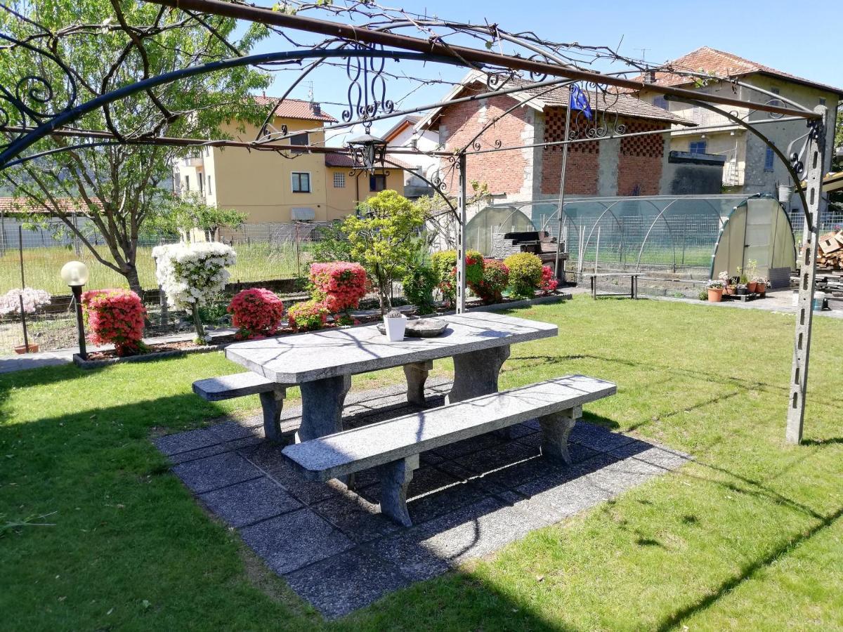 La Rosa Rossa Apartment Cambiasca ภายนอก รูปภาพ